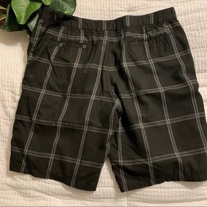 Men’s 38” O’NEILL beach ware shorts.